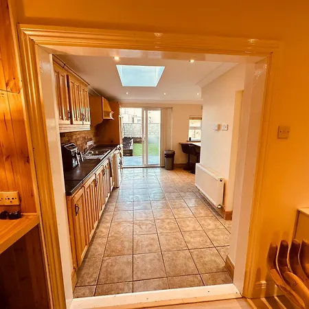 بيت للعطل Town 3 Bedroom House With Parking ترالي